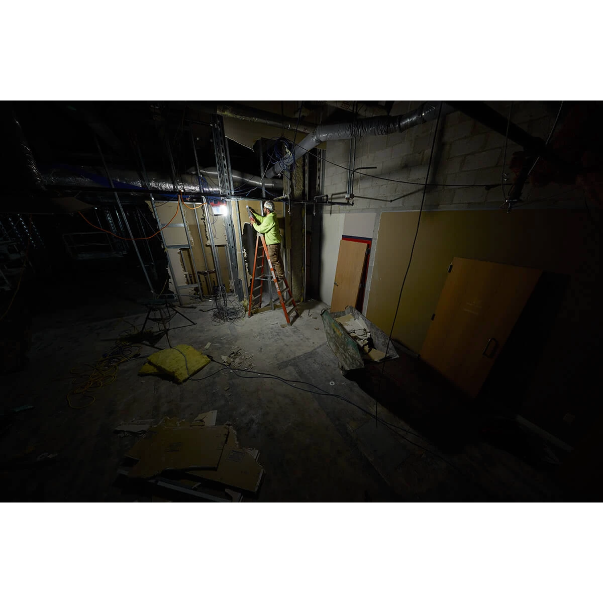 LIGHTING Milwaukee 2145-20 - M18 Radius LED Light - Tool Only 8 LIGHTING Milwaukee 2145-20 - M18 Radius LED Light - Tool Only