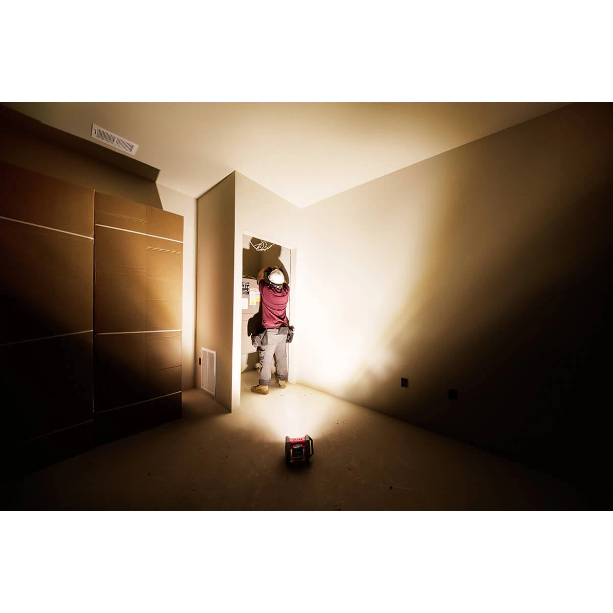 Milwaukee 2361-20 - M18 LED Flood Light-Tool Only 11 Milwaukee 2361-20 - M18 LED Flood Light-Tool Only