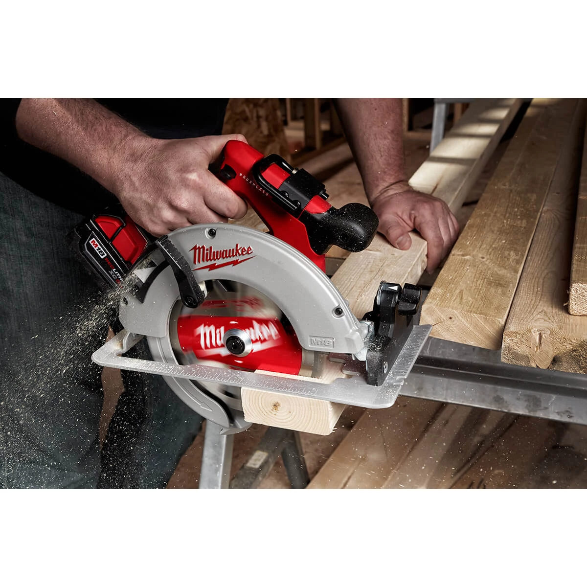 Milwaukee 2631-21 - M18™ Brushless 7-1/4" Circular Saw Kit SALE 4 Milwaukee 2631-21 - M18™ Brushless 7-1/4" Circular Saw Kit SALE