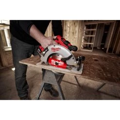 Milwaukee 2631-21 - M18™ Brushless 7-1/4" Circular Saw Kit SALE 14 Milwaukee 2631-21 - M18™ Brushless 7-1/4