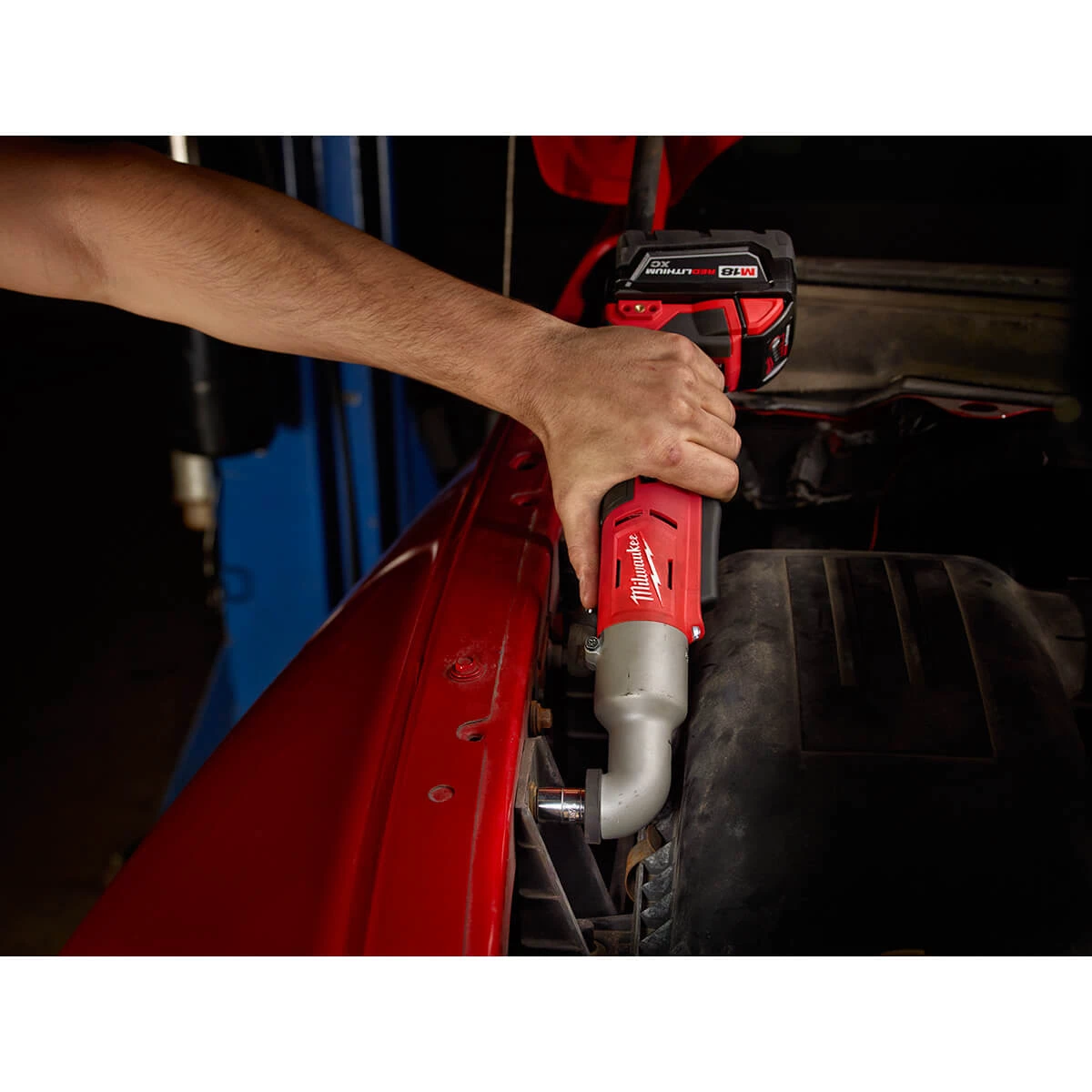 MILWAUKEE Milaukee 2668-22 - M18™ Cordless 2-Speed 3/8" Right Angle Impact Wrench 4 MILWAUKEE Milaukee 2668-22 - M18™ Cordless 2-Speed 3/8" Right Angle Impact Wrench