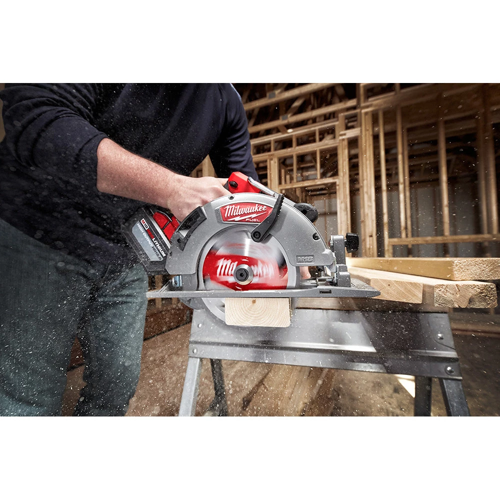 Milwaukee 2732-21HD - M18 FUEL™ 7-1/4" Circular Saw Kit POWER SAWS 6 Milwaukee 2732-21HD - M18 FUEL™ 7-1/4" Circular Saw Kit POWER SAWS