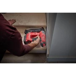 POWER TOOLS Milwaukee 2741-21CT - M18 Fuel 16ga Brad Nailer Kit