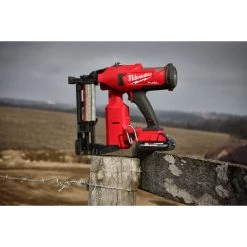 NAILERS AND STAPLERS MILWAUKEE 2843-20 - M18 FUEL UTILITY FENCING STAPLER Tool Only