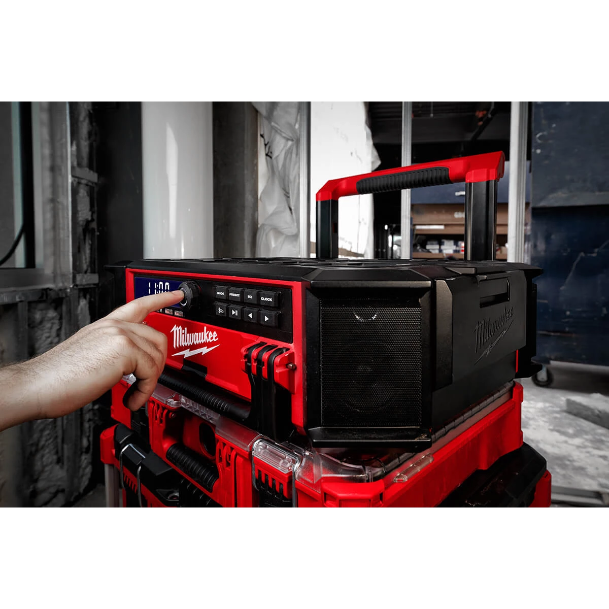 SALE Milwaukee 2950-20 - M18™ PACKOUT™ Radio + Charger 28 SALE Milwaukee 2950-20 - M18™ PACKOUT™ Radio + Charger
