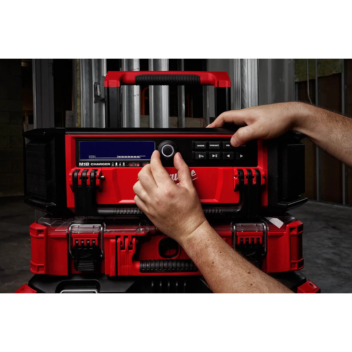 SALE Milwaukee 2950-20 - M18™ PACKOUT™ Radio + Charger 29 SALE Milwaukee 2950-20 - M18™ PACKOUT™ Radio + Charger