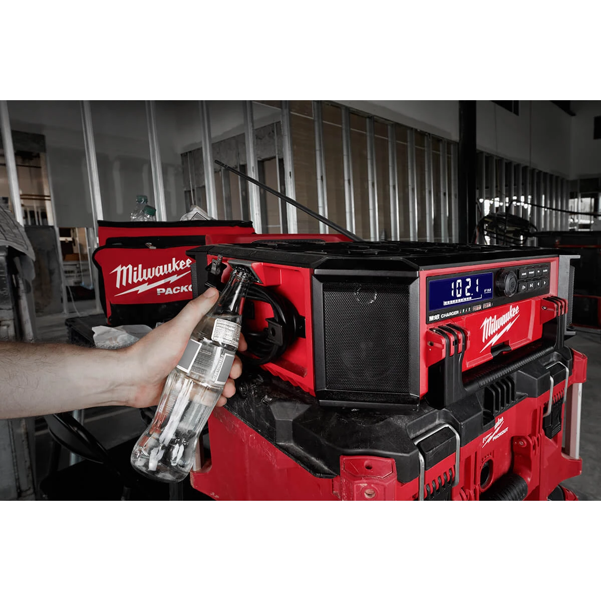 SALE Milwaukee 2950-20 - M18™ PACKOUT™ Radio + Charger 31 SALE Milwaukee 2950-20 - M18™ PACKOUT™ Radio + Charger