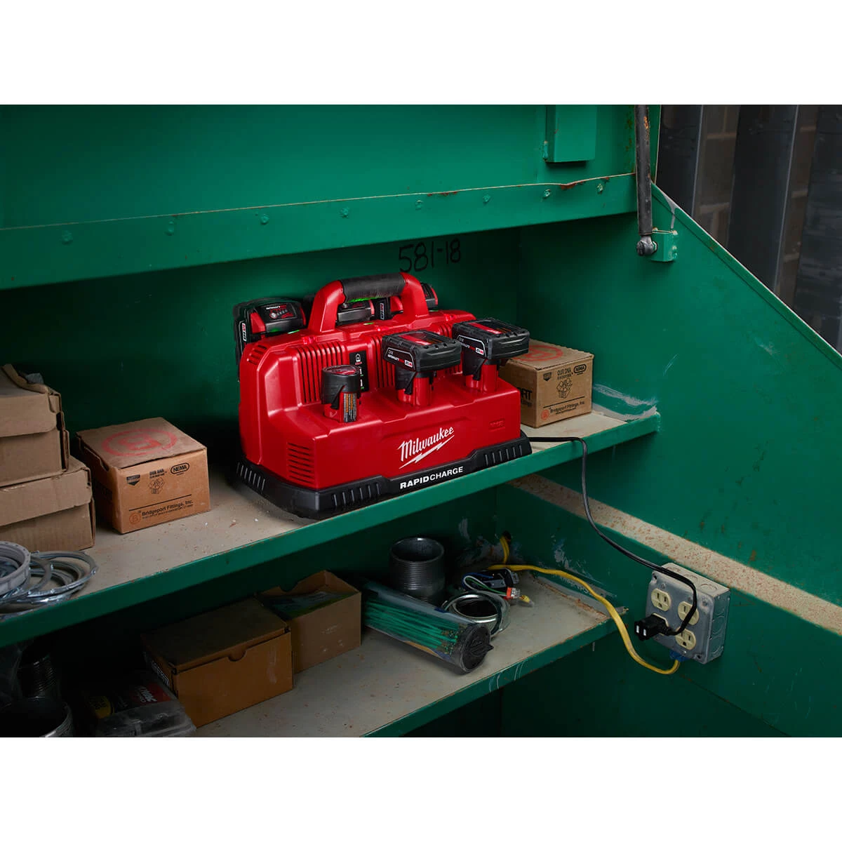 BATTERIES AND CHARGERS Milwaukee 48-59-1807 - M18/M12 Rapid Charge Station 13 BATTERIES AND CHARGERS Milwaukee 48-59-1807 - M18/M12 Rapid Charge Station