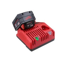 BATTERIES AND CHARGERS Milwaukee 48-59-1812 - M18™ & M12™ Multi-Voltage Charger