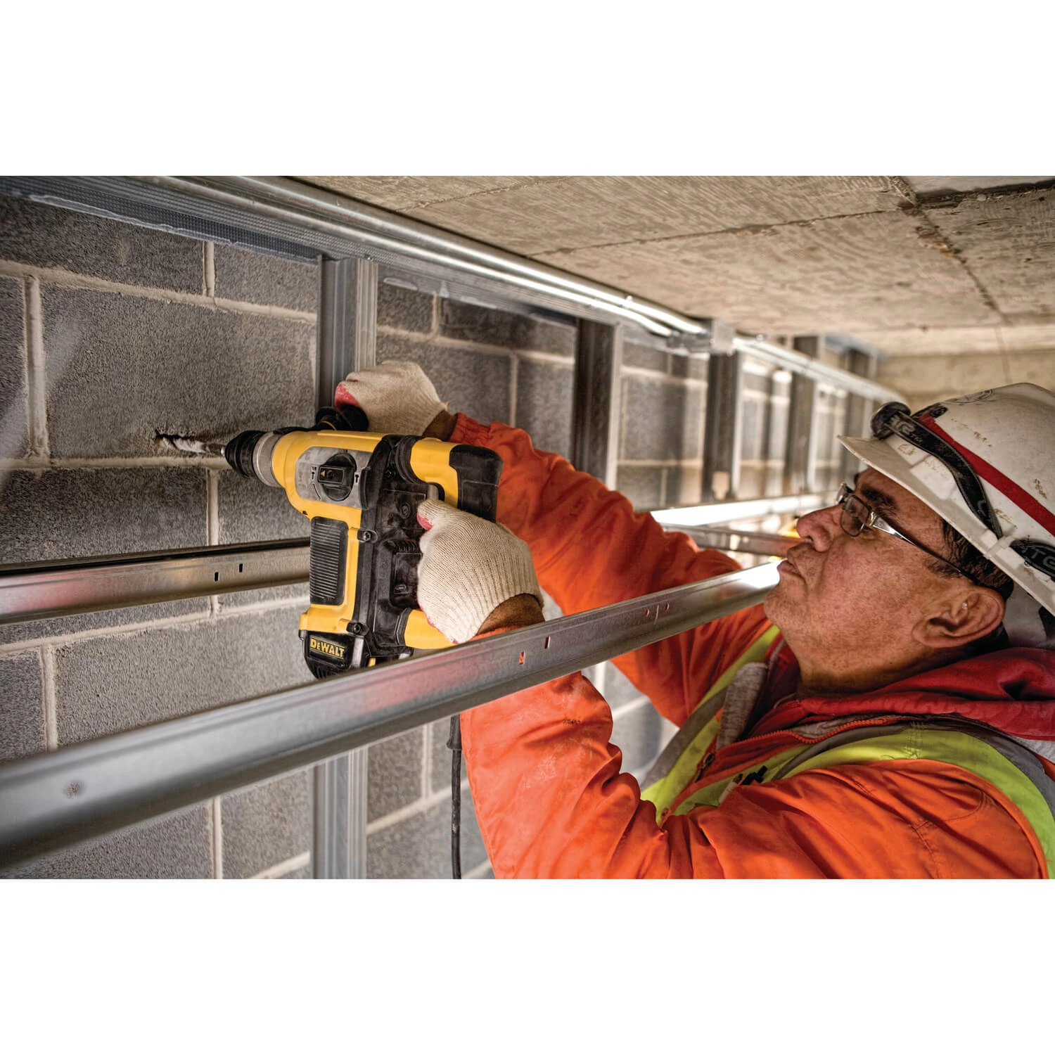 Dewalt D25416K- 1-1/8" SDS+ Rotary Hammer W/ E-CLUTCH™ 9 Dewalt D25416K- 1-1/8" SDS+ Rotary Hammer W/ E-CLUTCH™