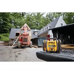 DEWALT - DCC020IB 20V MAX* CORDED/CORDLESS AIR INFLATOR