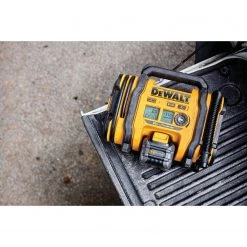 DEWALT - DCC020IB 20V MAX* CORDED/CORDLESS AIR INFLATOR