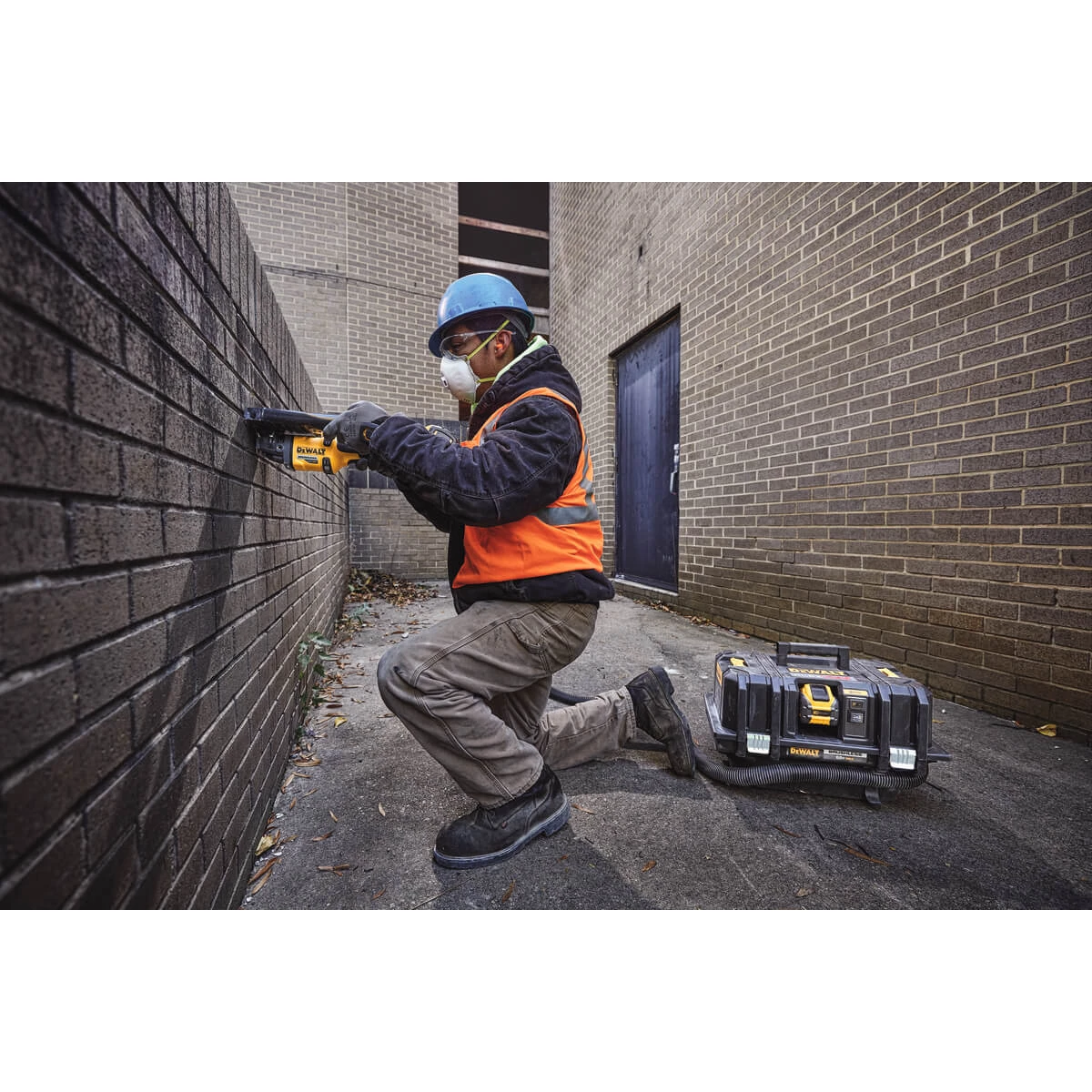 DEWALT DCG418B FLEXVOLT® 60V MAX* BRUSHLESS 4-1/2 IN. - 6 IN. CORDLESS GRINDER WITH KICKBACK BRAKE (Tool Only) 5 DEWALT DCG418B FLEXVOLT® 60V MAX* BRUSHLESS 4-1/2 IN. - 6 IN. CORDLESS GRINDER WITH KICKBACK BRAKE (Tool Only)