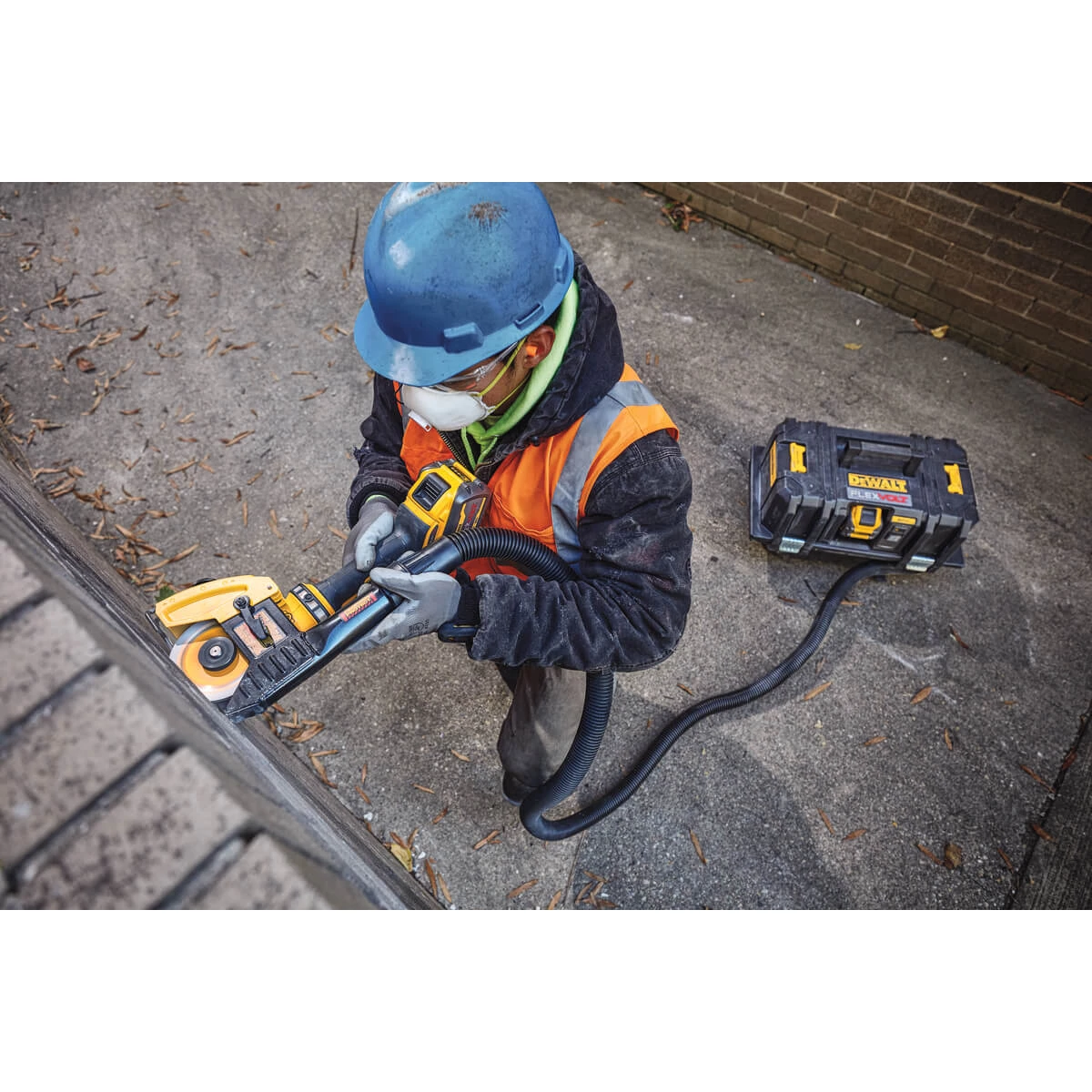 DEWALT DCG418B FLEXVOLT® 60V MAX* BRUSHLESS 4-1/2 IN. - 6 IN. CORDLESS GRINDER WITH KICKBACK BRAKE (Tool Only) 7 DEWALT DCG418B FLEXVOLT® 60V MAX* BRUSHLESS 4-1/2 IN. - 6 IN. CORDLESS GRINDER WITH KICKBACK BRAKE (Tool Only)