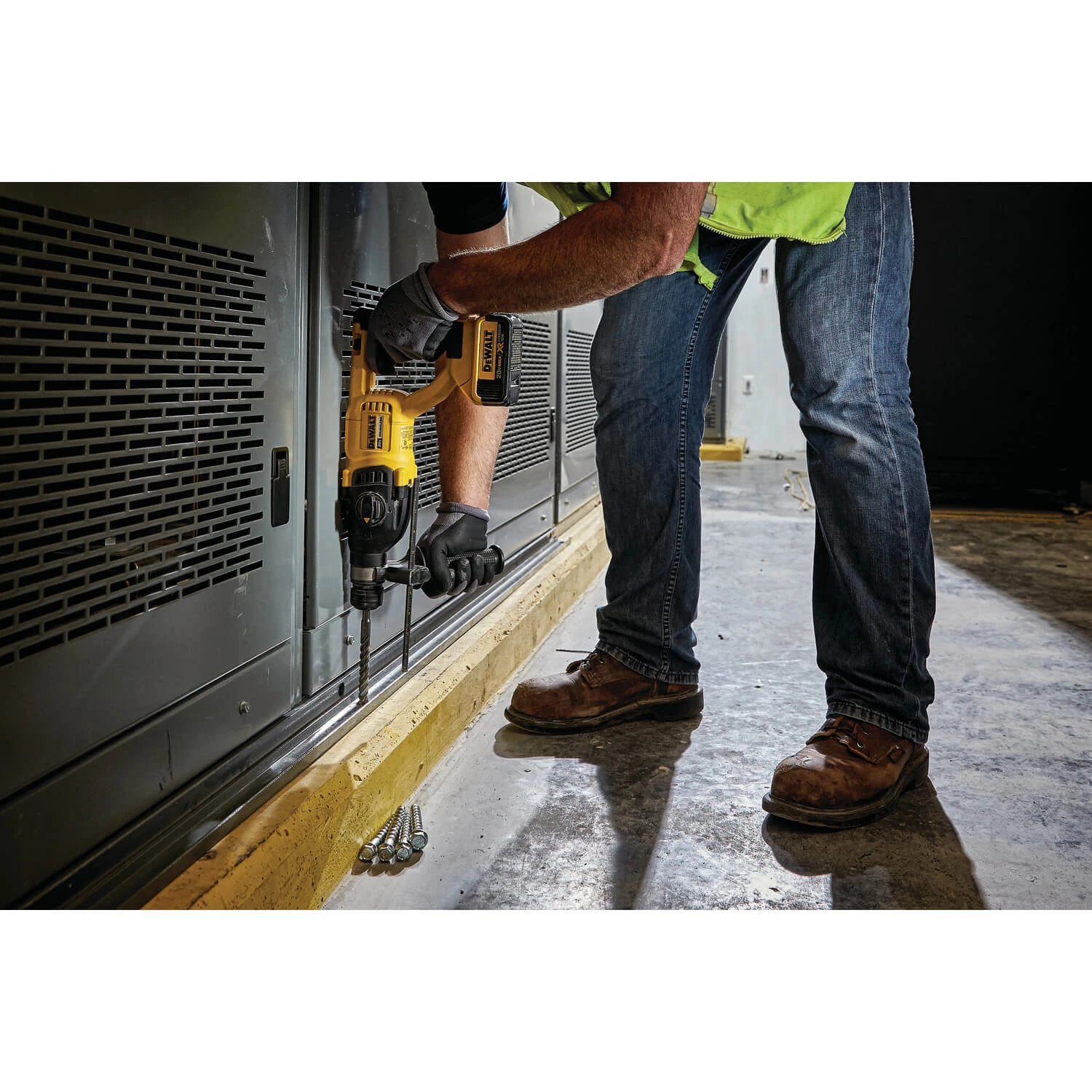 Dewalt DCH133M2 - 1" BL D-Handle SDS Plus Hammer Kit 11 Dewalt DCH133M2 - 1" BL D-Handle SDS Plus Hammer Kit