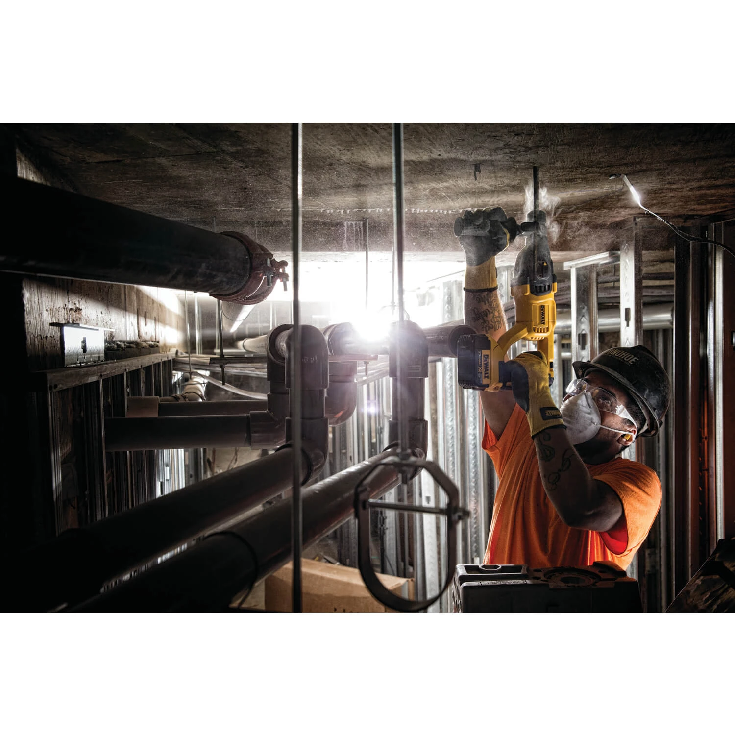 Dewalt DCH133M2 - 1" BL D-Handle SDS Plus Hammer Kit 10 Dewalt DCH133M2 - 1" BL D-Handle SDS Plus Hammer Kit