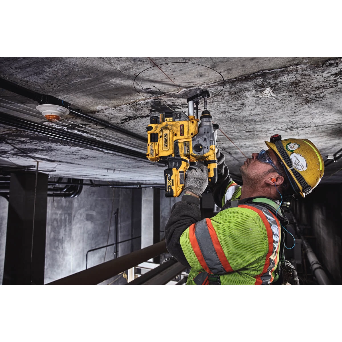 DEWALT DCH293B 20V Max XR Brushless 1-1/8” L-Shape SDS Plus Rotary Hammer Drill POWER TOOLS 7 DEWALT DCH293B 20V Max XR Brushless 1-1/8” L-Shape SDS Plus Rotary Hammer Drill POWER TOOLS