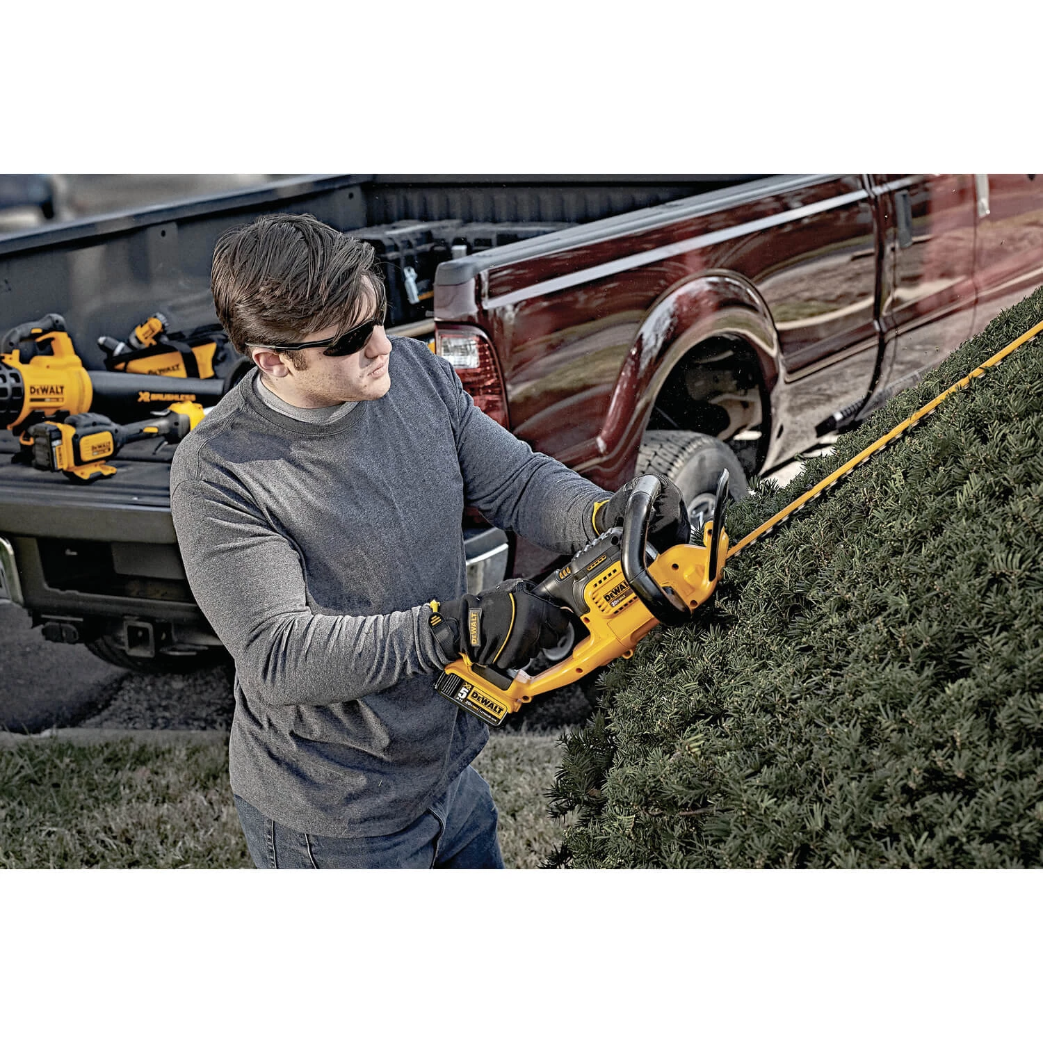 DEWALT DCHT820P1 20 V Max Hedge Trimmer With 5AH Pack OUTDOOR TOOLS 8 DEWALT DCHT820P1 20 V Max Hedge Trimmer With 5AH Pack OUTDOOR TOOLS