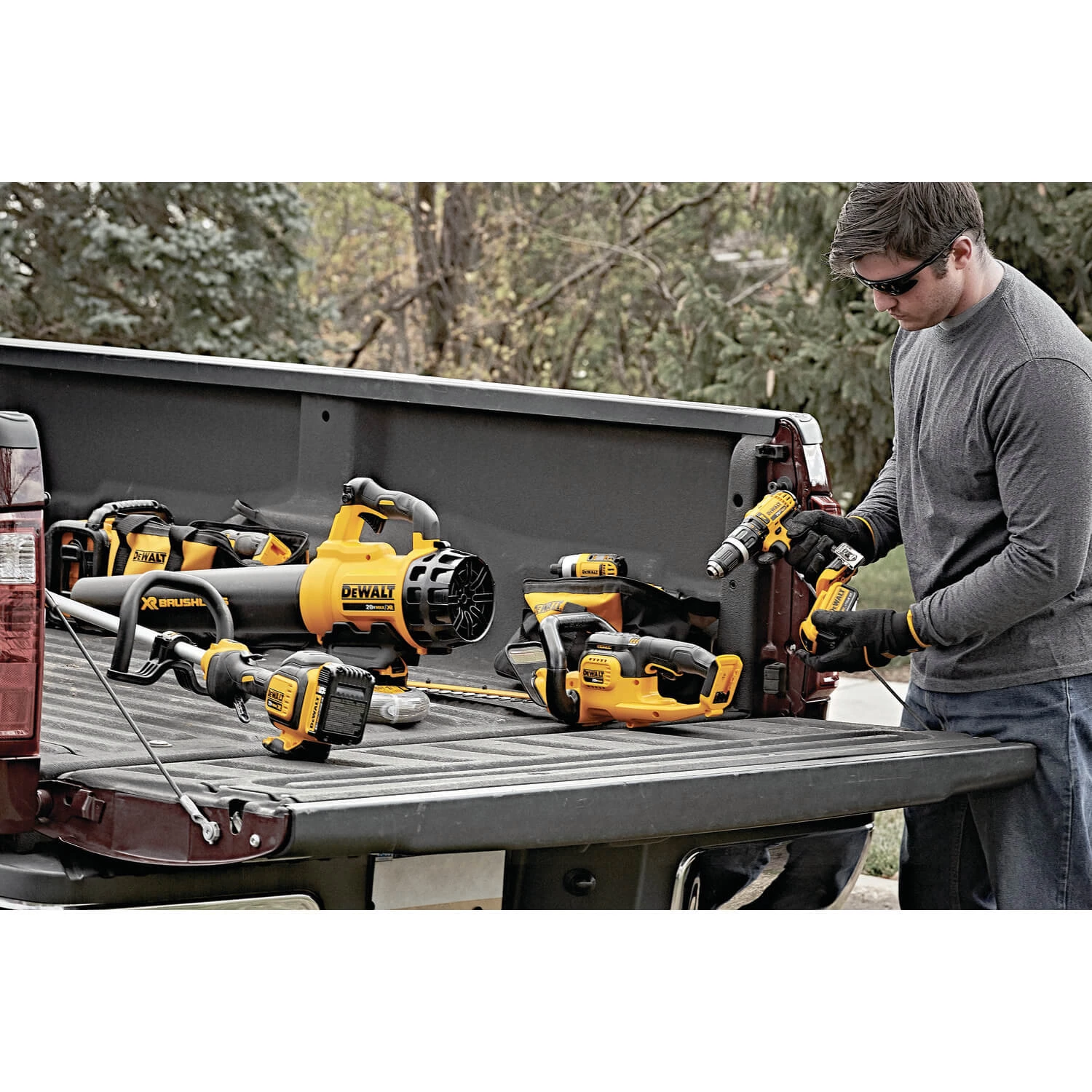 DEWALT DCHT820P1 20 V Max Hedge Trimmer With 5AH Pack OUTDOOR TOOLS 5 DEWALT DCHT820P1 20 V Max Hedge Trimmer With 5AH Pack OUTDOOR TOOLS