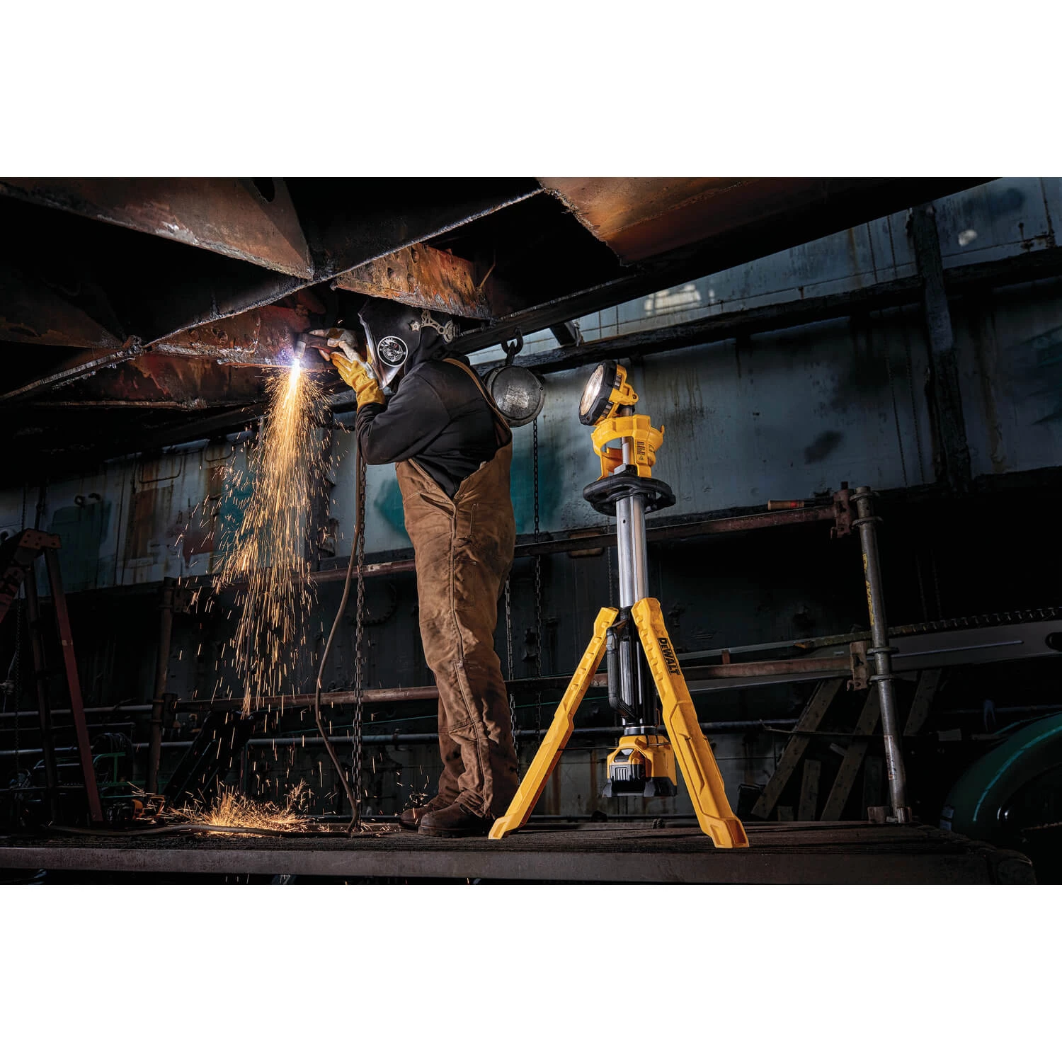 LIGHTING DEWALT DCL079B - 20V MAX* CORDLESS TRIPOD LIGHT (LIGHT ONLY) 17 LIGHTING DEWALT DCL079B - 20V MAX* CORDLESS TRIPOD LIGHT (LIGHT ONLY)