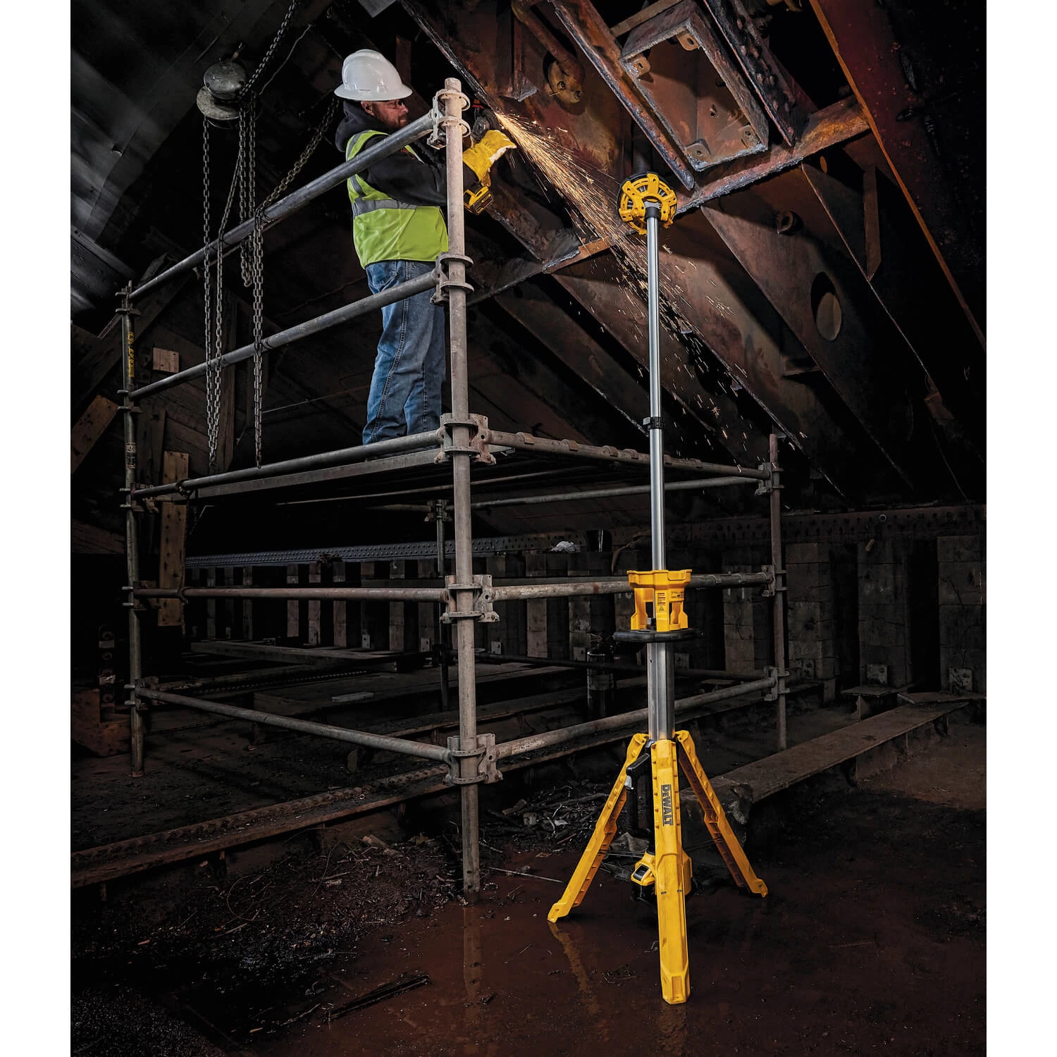 LIGHTING DEWALT DCL079B - 20V MAX* CORDLESS TRIPOD LIGHT (LIGHT ONLY) 16 LIGHTING DEWALT DCL079B - 20V MAX* CORDLESS TRIPOD LIGHT (LIGHT ONLY)