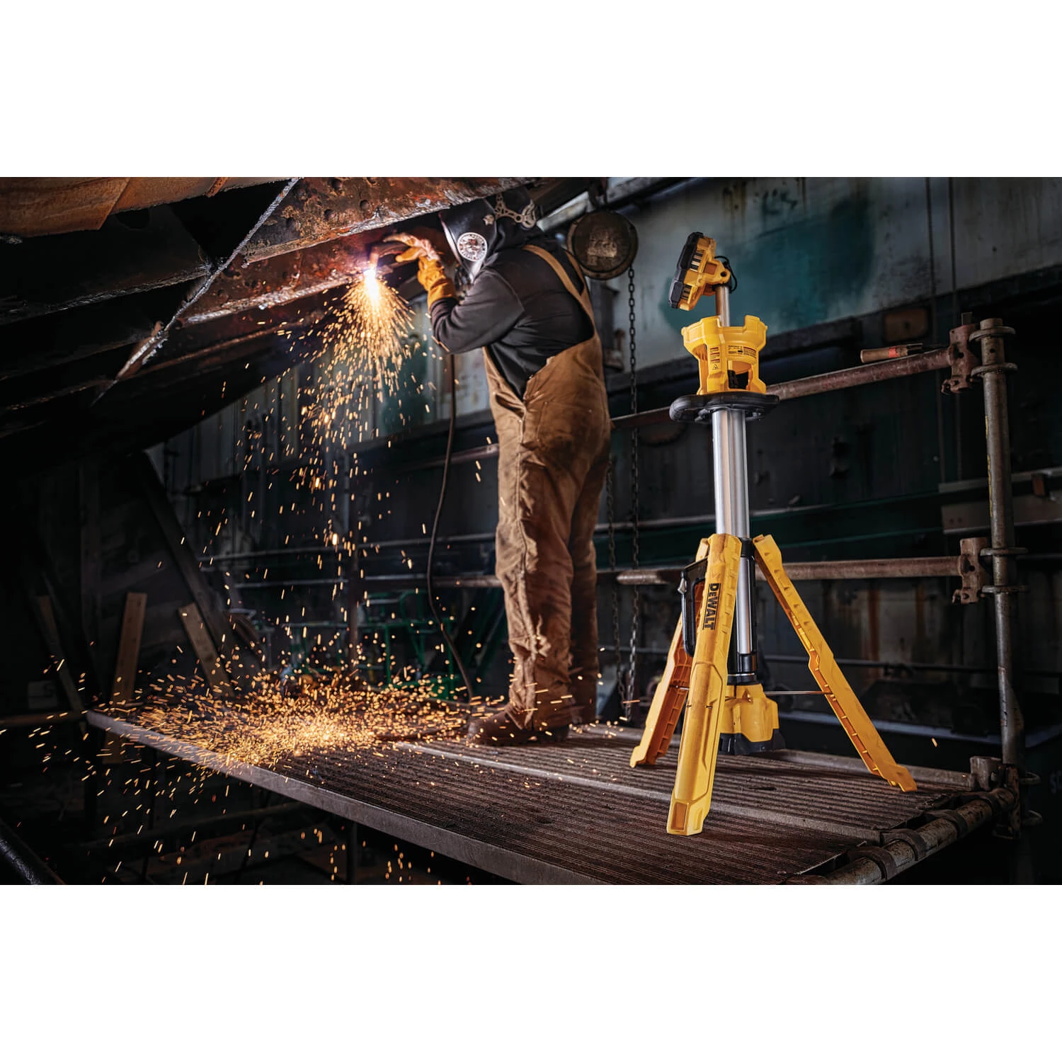 LIGHTING DEWALT DCL079B - 20V MAX* CORDLESS TRIPOD LIGHT (LIGHT ONLY) 15 LIGHTING DEWALT DCL079B - 20V MAX* CORDLESS TRIPOD LIGHT (LIGHT ONLY)