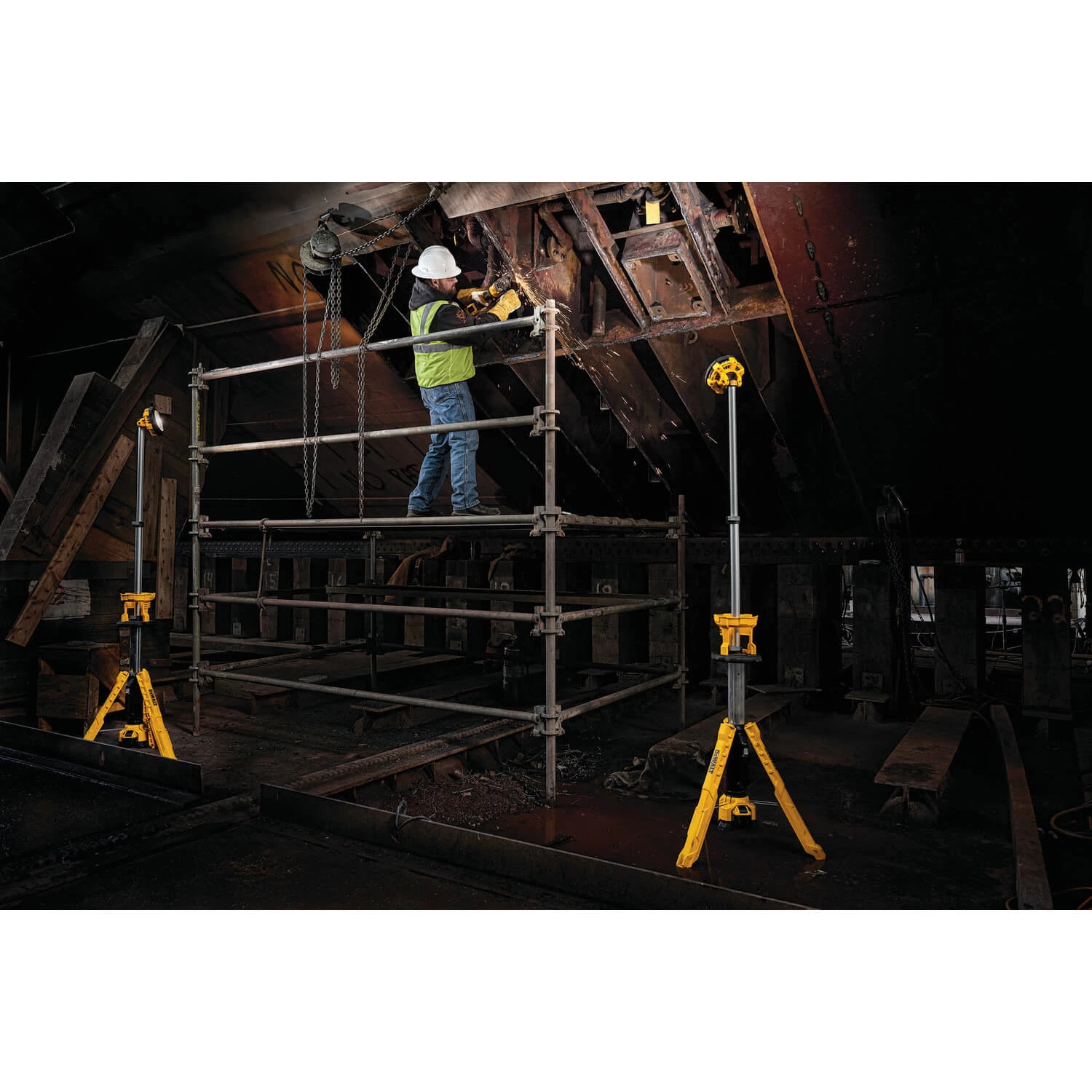 LIGHTING DEWALT DCL079B - 20V MAX* CORDLESS TRIPOD LIGHT (LIGHT ONLY) 13 LIGHTING DEWALT DCL079B - 20V MAX* CORDLESS TRIPOD LIGHT (LIGHT ONLY)