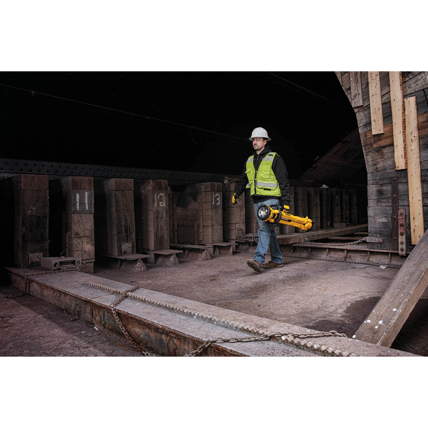 LIGHTING DEWALT DCL079B - 20V MAX* CORDLESS TRIPOD LIGHT (LIGHT ONLY) 9 LIGHTING DEWALT DCL079B - 20V MAX* CORDLESS TRIPOD LIGHT (LIGHT ONLY)