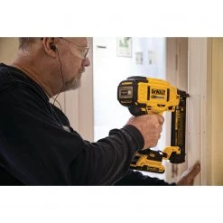 Dewalt DCN680D1- 20V MAX 18GA BRAD NAILER KIT POWER TOOLS