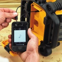 DEWALT DCR015 12V/20V MAX Worksite Charger Radio WHAT'S NEW