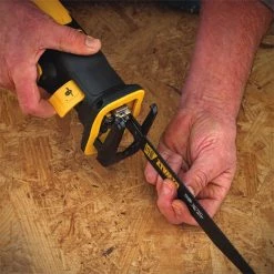 Dewalt DCS367B - 20 V Brushless Compact Recip. Saw POWER TOOLS