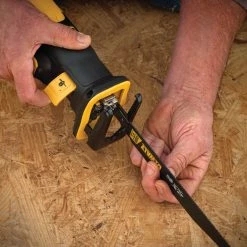 POWER TOOLS Dewalt DCS367P1 - 20V Brushless Compact Recip Saw Kit
