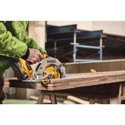 SALE DeWalt DCS574W1 - 20V MAX Power Detect 7-1/4 Circular Saw Kit (8AH)