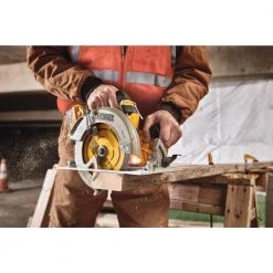 SALE DeWalt DCS574W1 - 20V MAX Power Detect 7-1/4 Circular Saw Kit (8AH)