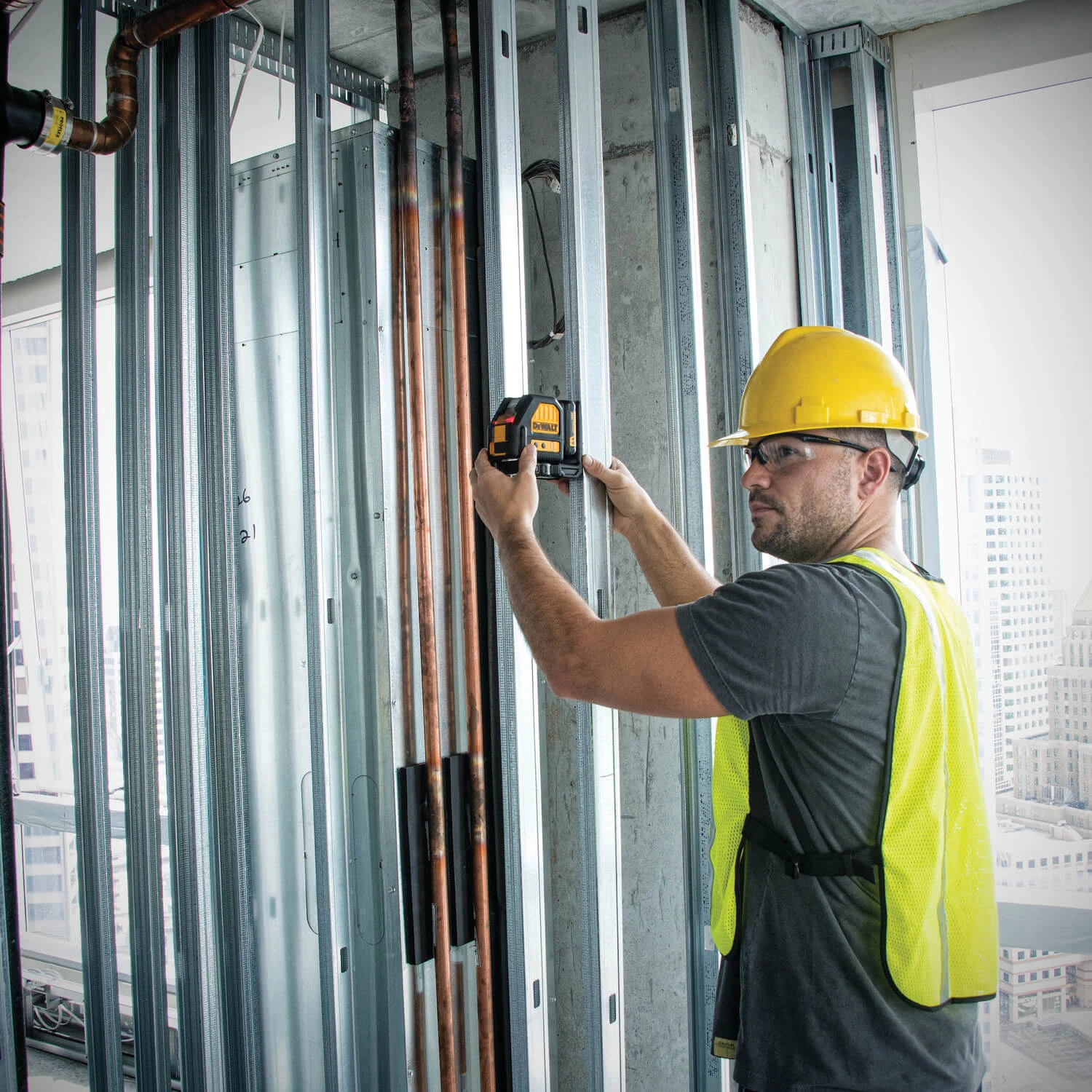 WHAT'S NEW DEWALT DW088LR 12V Cross Line Laser, Red 4 WHAT'S NEW DEWALT DW088LR 12V Cross Line Laser, Red