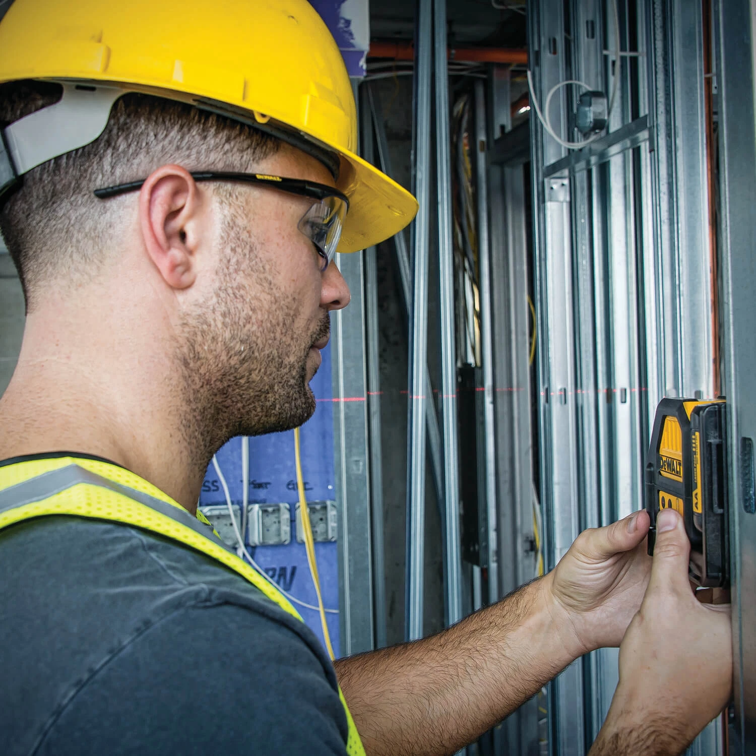 WHAT'S NEW DEWALT DW088LR 12V Cross Line Laser, Red 6 WHAT'S NEW DEWALT DW088LR 12V Cross Line Laser, Red