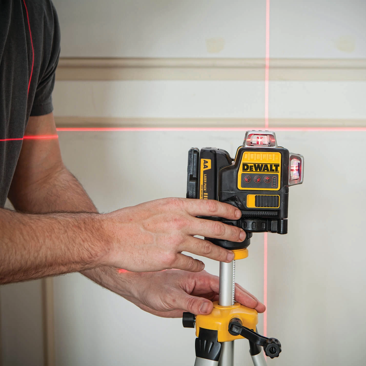 DEWALT DW089LR 12V MAX 3 X 360 Line Laser, Red WHAT'S NEW 5 DEWALT DW089LR 12V MAX 3 X 360 Line Laser, Red WHAT'S NEW