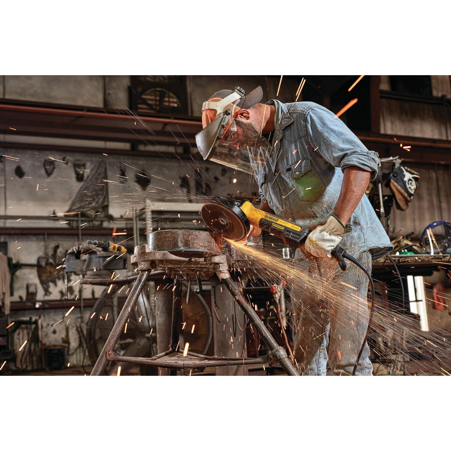 SALE Dewalt DWE43840CN - 7" Brushless Rat Tail Trigger Grinder 13Amp, 8,000 9 SALE Dewalt DWE43840CN - 7" Brushless Rat Tail Trigger Grinder 13Amp, 8,000