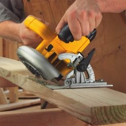 SALE DEWALT DWE575 - 7-1/4-Inch Lightweight Circular Saw