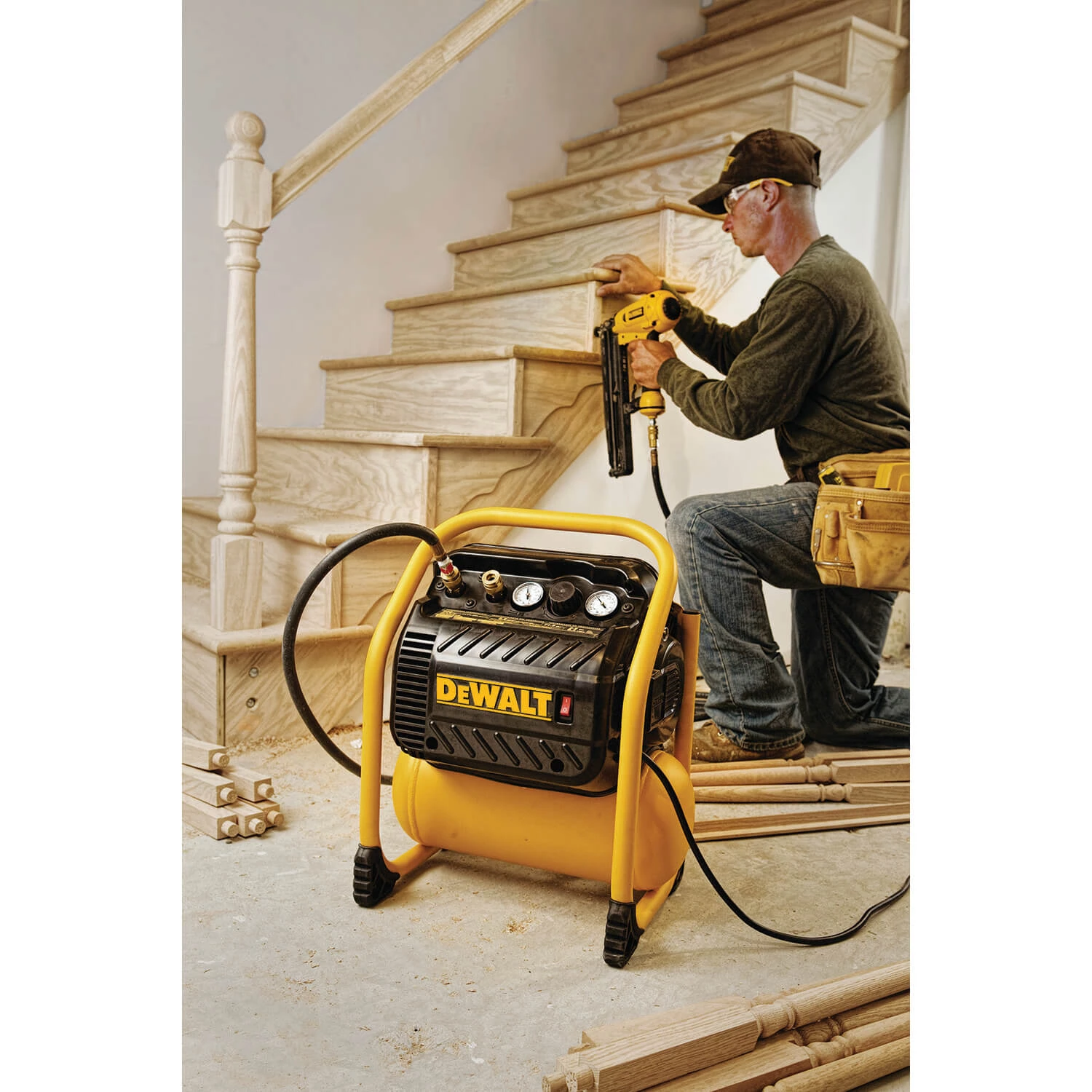DEWALT DWFP55130 - COMPRESSOR 2.5GAL 3.0SCFM POWER TOOLS 4 DEWALT DWFP55130 - COMPRESSOR 2.5GAL 3.0SCFM POWER TOOLS