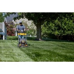 DEWALT DCMWSP255Y2-CA 2X20V MAX* BRUSHLESS CORDLESS 21-1/2 IN. REAR WHEEL DRIVE SELF-PROPELLED MOWER KIT 17 DEWALT DCMWSP255Y2-CA 2X20V MAX* BRUSHLESS CORDLESS 21-1/2 IN. REAR WHEEL DRIVE SELF-PROPELLED MOWER KIT